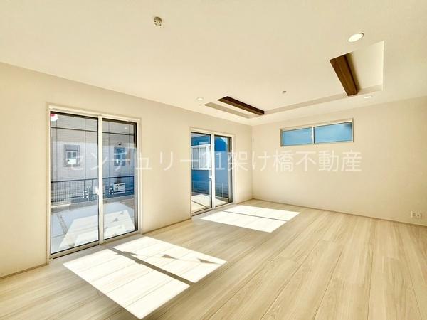 豊橋市新栄町南小向　新築戸建　全１棟