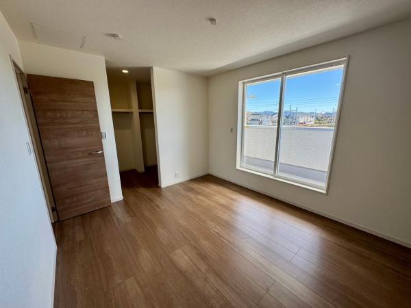 豊川市伊奈町新屋58期新築戸建(全3棟)２号棟