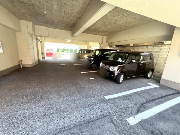 イブサン矢田(駐車場)