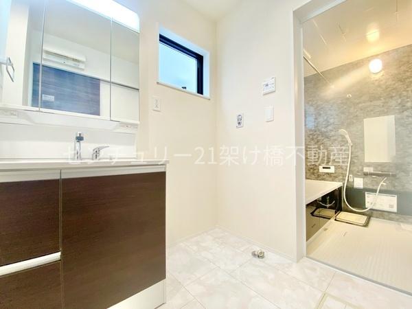 豊川市諏訪西町59期　新築戸建（全３棟）２号棟