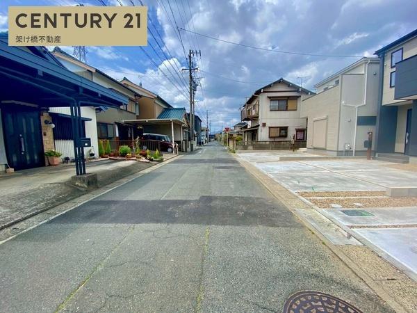 豊川市諏訪西町59期　新築戸建（全３棟）２号棟