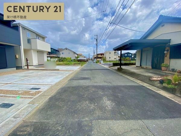 豊川市諏訪西町59期　新築戸建（全３棟）２号棟