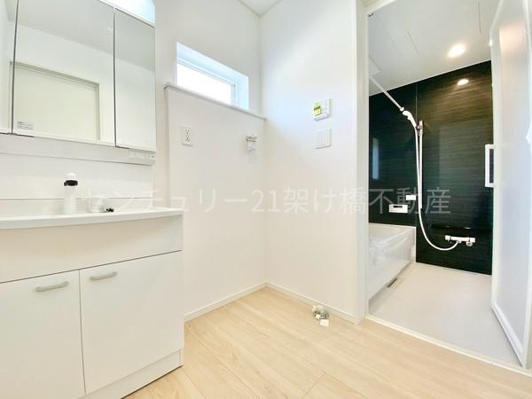 豊川市赤坂町第4　新築戸建（全3棟）2号棟