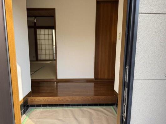 茂原市粟生野の中古一戸建て(玄関)