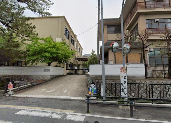 京都市伏見区醍醐構口町の中古一戸建て(京都市立醍醐小学校)