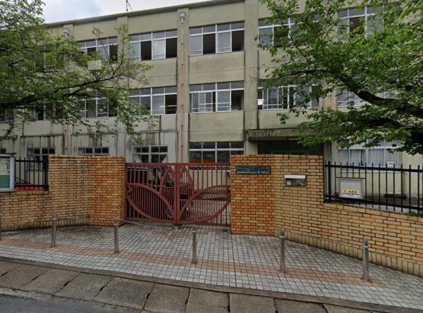 京都市伏見区醍醐構口町の中古一戸建て(京都市立醍醐中学校)