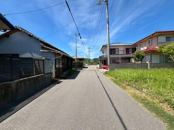 鳴門市撫養町岡崎字二等道路西の土地