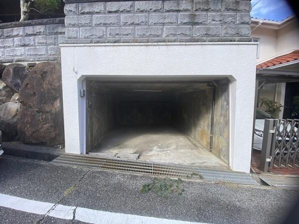 神戸市北区若葉台2丁目の中古一戸建て(駐車場)