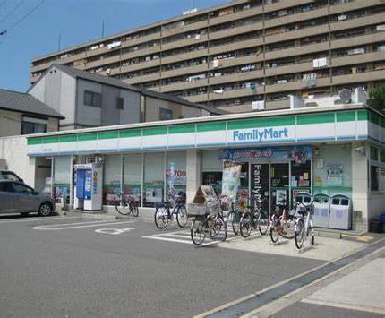 泉尾浜公園ハイライフ(ファミリーマート泉尾七丁目店)