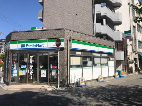シャルマンコーポ中津(ファミリーマート阪急中津駅前店)