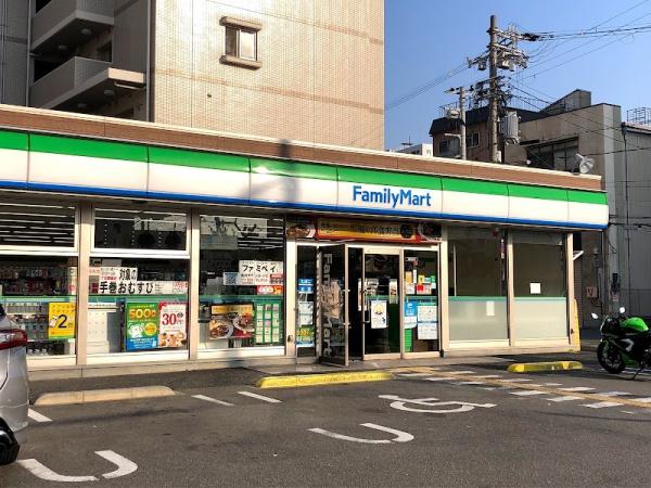 パークプラザなんば(ファミリーマート桜川二丁目店)