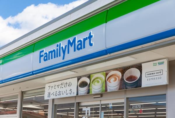 高倉第一コーポA棟(ファミリーマート高倉町二丁目店)