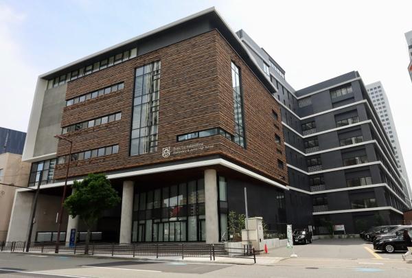 ザ・パークハウス中之島タワー(大阪市立中之島小学校)