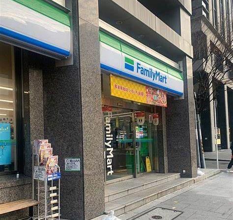 リーガルタワー大阪(ファミリーマート淡路町三丁目店)