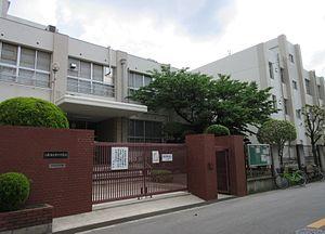 ファミールハイツ城東Ａ棟(大阪市立放出中学校)
