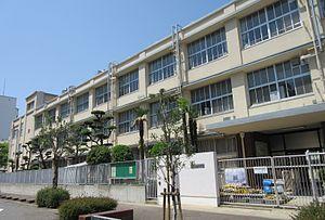 アデニウムタワー梅田イーストスクエア(大阪市立豊崎中学校)