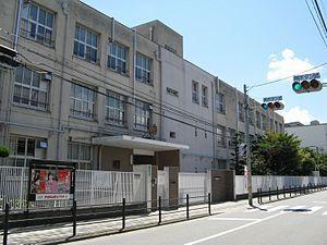 キングスクエア北大阪パークフェリス１番館(大阪市立新高小学校)