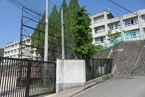 東大阪市日下町１丁目の中古一戸建て(東大阪市立孔舎衙中学校)
