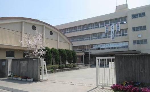 茨木市南春日丘５丁目の中古一戸建て(茨木市立西陵中学校)