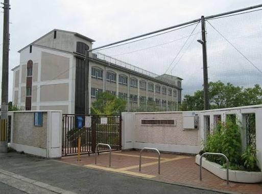 豊中市石橋麻田町の中古一戸建て(豊中市立第十八中学校)
