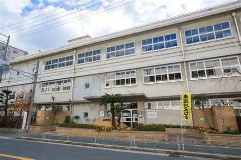 日商岩井相川松山公園マンション１号棟(大阪市立小松小学校)