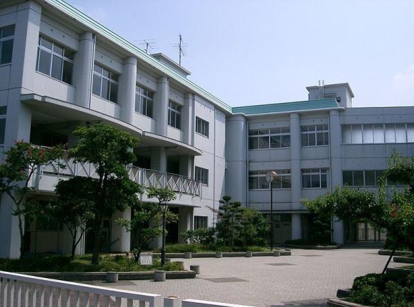 あべのマルシェ西館(大阪市立松虫中学校)