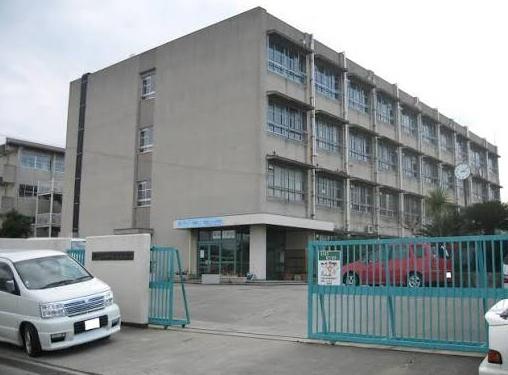 枚方市交北１丁目の中古一戸建て(枚方市立山田中学校)