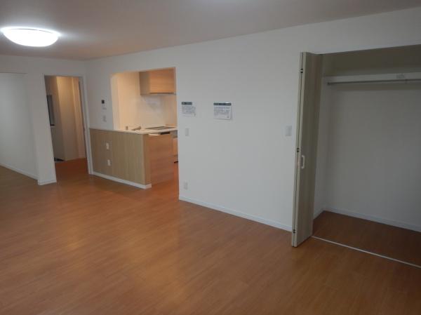 札幌市北区篠路四条9丁目の中古一戸建て(リビング)