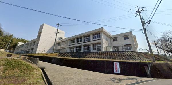 津山市志戸部の中古一戸建て(津山市立鶴山小学校)