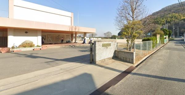 玉野市八浜町見石の土地(玉野市立八浜中学校)