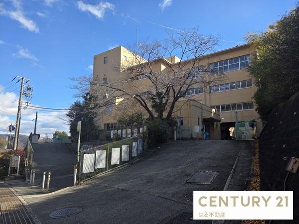 宝塚市雲雀丘３丁目の土地(宝塚市立長尾台小学校)