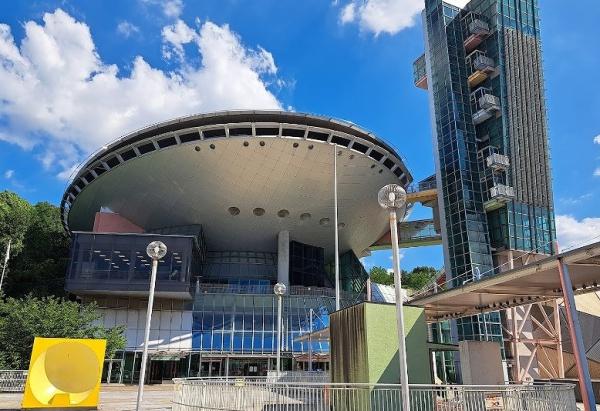泉北茶山台第一次住宅九号棟(堺市立ビッグバン)