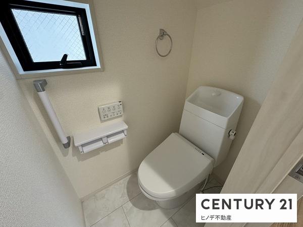 泉大津市助松町3丁目の新築一戸建(トイレ)