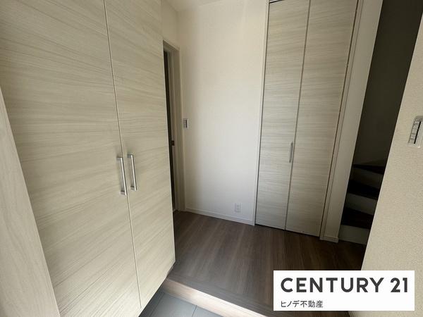 泉大津市松之浜町1丁目の新築一戸建(玄関)