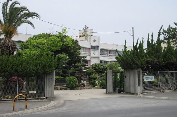 和泉市鶴山台１丁目の中古一戸建て(和泉市立信太中学校)