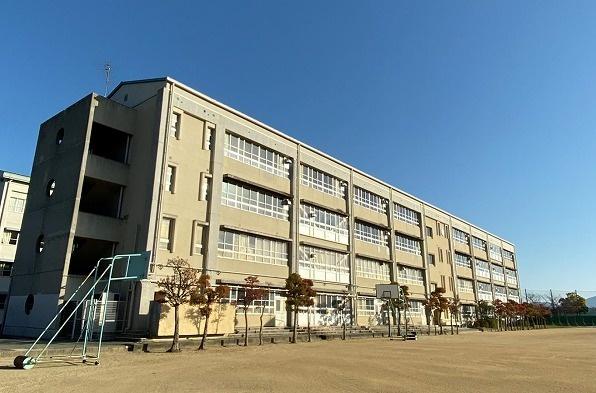 南貴望ケ丘パークホームズ(河内長野市立千代田中学校)
