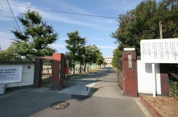高石市羽衣４丁目の中古一戸建て(高石市立高石中学校)