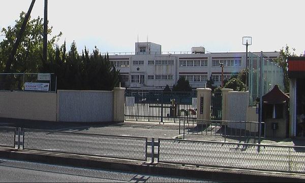 和泉市府中町５丁目の中古一戸建て(和泉市立国府小学校)