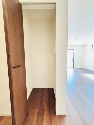 よかタウン/中央区国府2丁目1期/4号棟(収納)