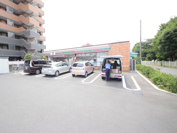 グリーンビレッジひばりが丘(セブンイレブン座間ひばりが丘4丁目店)