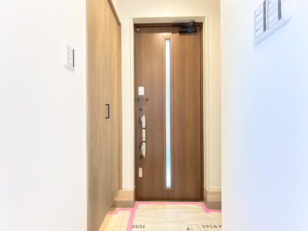 綾瀬市小園 新築戸建(玄関)