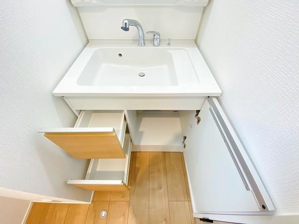 綾瀬市寺尾本町3丁目　新築戸建　全8区画　2号棟