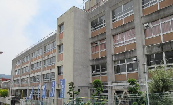 生駒市小平尾町の中古一戸建て(生駒市立生駒南中学校)