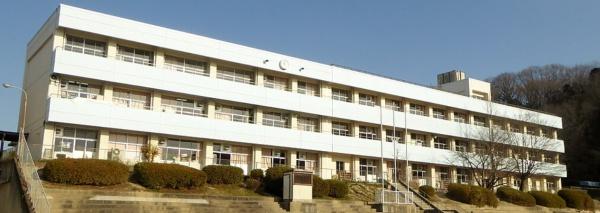 生駒市真弓３丁目の中古一戸建て(生駒市立真弓小学校)
