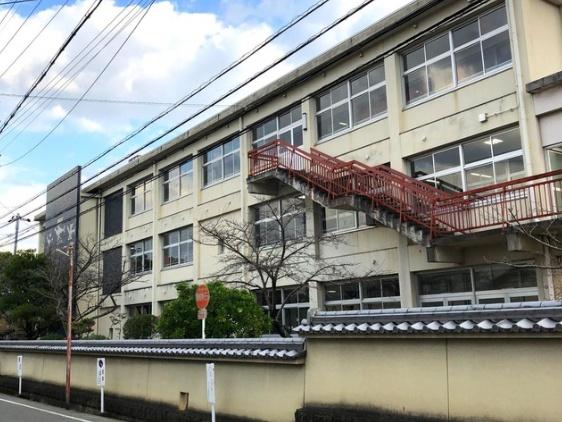 生駒郡斑鳩町龍田北１丁目の土地(斑鳩町立斑鳩小学校)