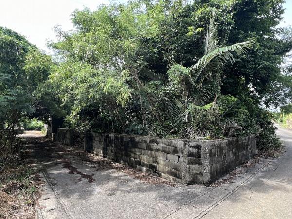 【土地】下地川満漁港近くの集落内の宅地　約90坪　古屋跡あり