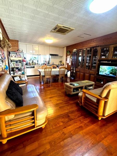 平良東仲宗根通り沿い　店舗兼住宅6LDKRC造建物60坪