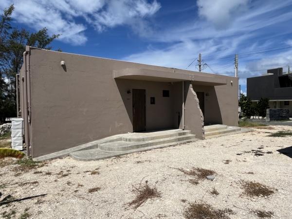 平良狩俣　オーシャンビュー　CB造平屋建ｘ2棟　土地271坪
