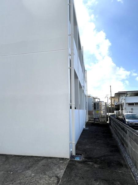 平良下里　腰原公民館隣り　RC造　2階建て8戸