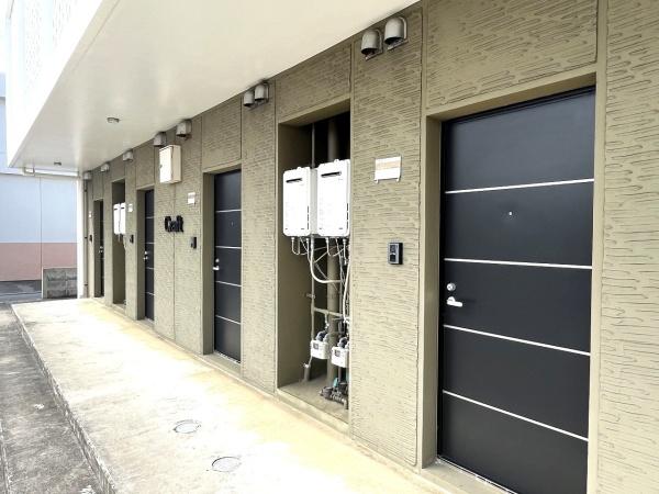 平良下里　腰原公民館隣り　RC造　2階建て8戸